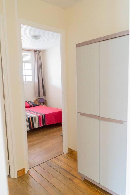 Location Saisonniere Bel Appartement เลส์ทรัวส์-ซีเลต์ ภายนอก รูปภาพ
